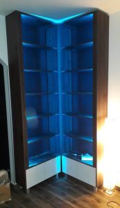 Sarokszekrény LED megvilágítással